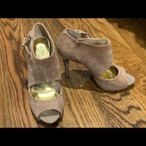 Nine West Tan Suede Shooties